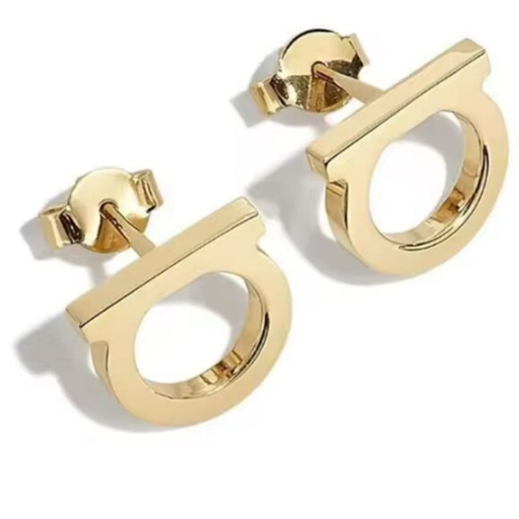 A pair‎ of simple and luxurious D-shaped stainless steel earrings - Picture 1 of 2